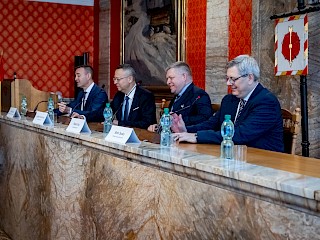 Fotogaléria k článku "Predseda vlády SR Robert Fico diskutoval so študentmi v Ružomberku"