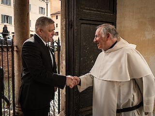 Fotogaléria k článku "Predsedu vlády SR Roberta Fica vo Vatikáne prijal pápež František"