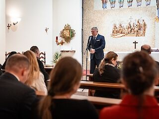 Fotogaléria k článku "Predsedu vlády SR Roberta Fica vo Vatikáne prijal pápež František"