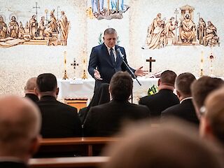 Fotogaléria k článku "Predsedu vlády SR Roberta Fica vo Vatikáne prijal pápež František"