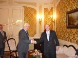 Podpredseda vldy SR pre udsk prva a nrodnostn meniny Rudolf Chmel sa 18. janura 2011 stretol s vevyslancom USA Theodore Sedgwickom.