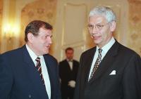 Predseda vldy s Hansom van den Broekom, lenom Eurpskej komisie
Bratislava, 18. jna 1998