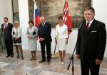 as predsedu vldy SR Roberta Fica na slvnom ceremonili udeovan najvych ttnych vyznamenan prezidentom Slovenskej republiky Ivanom Gaparoviom pri prleitosti Da stavy SR